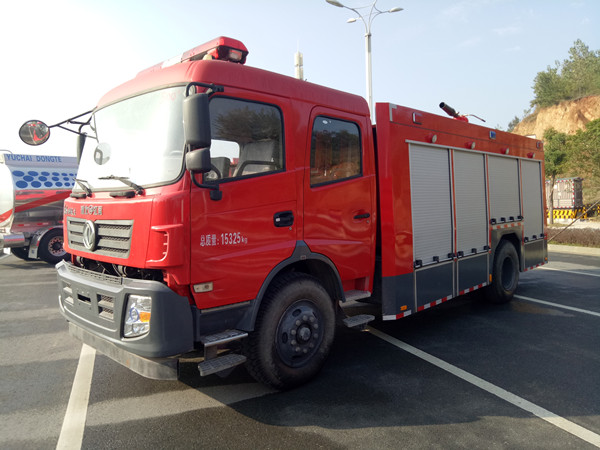 東風153型6噸水罐消防車